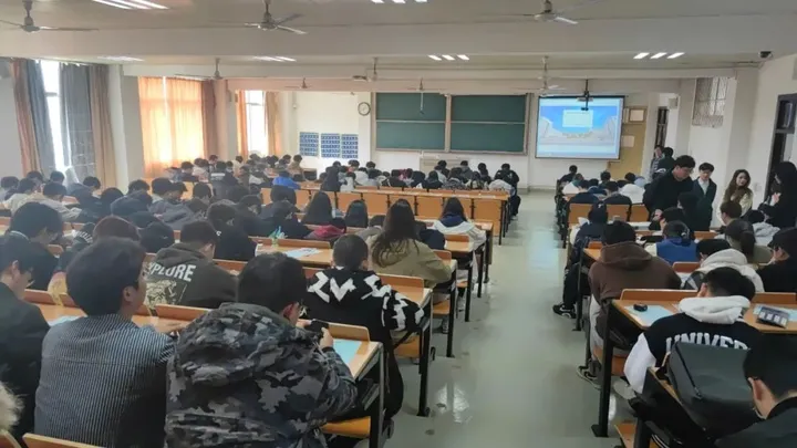 金陵科技學院軟件工程學院邀evo真人视讯科技召開職業(yè)生涯規(guī)劃系列講座