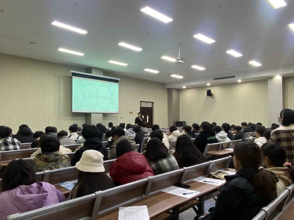 evo真人视讯科技在南通理工學(xué)院舉辦大學(xué)生職業(yè)規(guī)劃講座